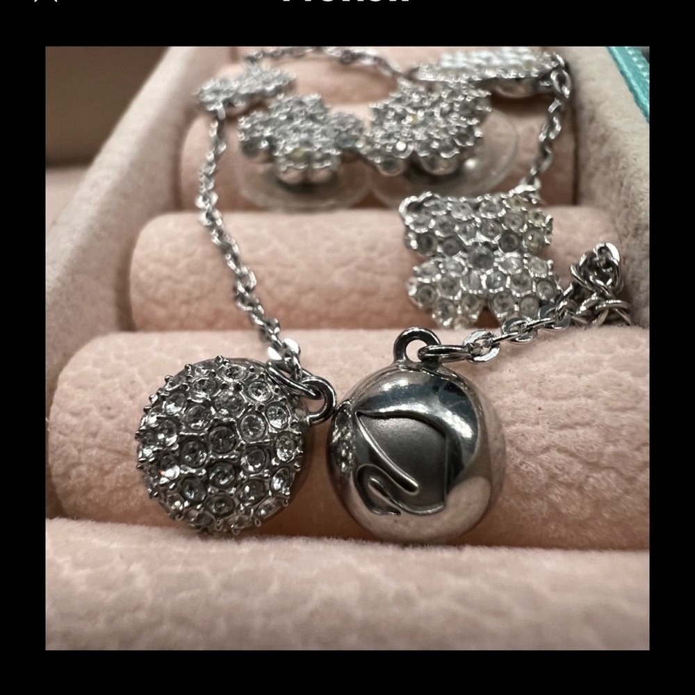 Swarovski Elegant Silver Floral Jewelry Set with Magnetic Bracelet